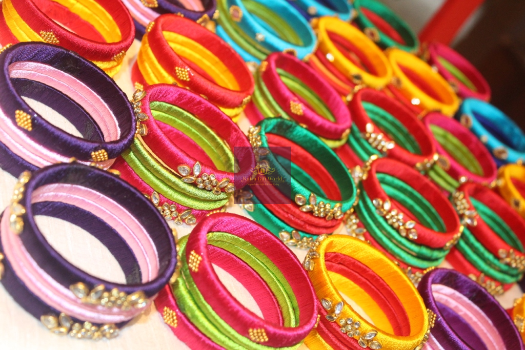 Kundan on sale thread bangles